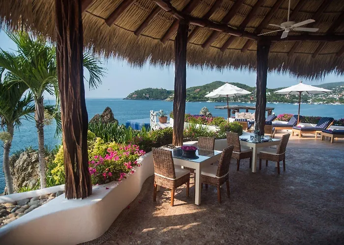 Villa El Murmullo By La Casa Que Canta Zihuatanejo
